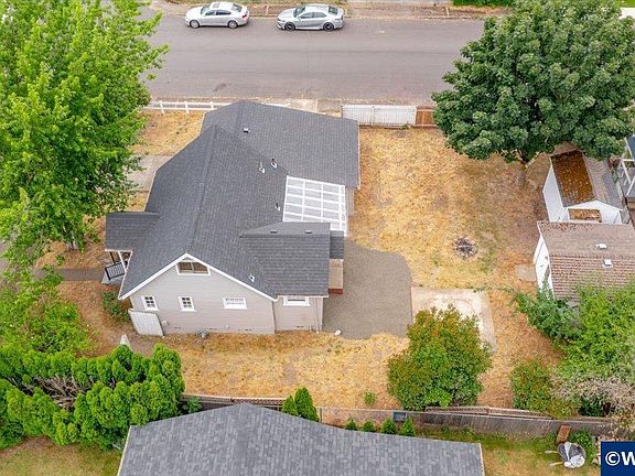 3rd image of 3419 Arbon St NE