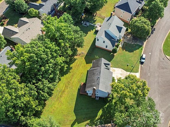 5th image of 722 Tysons Forest Dr