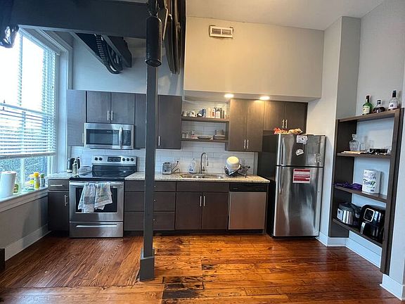 2nd image of 2022 E Broad St #301