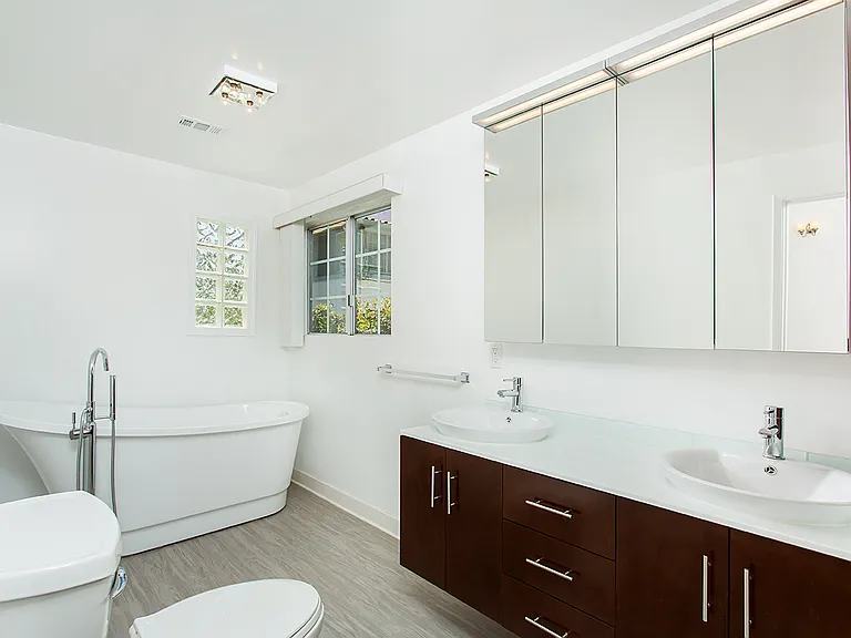 4733 Ambrose Ave — Photo 11