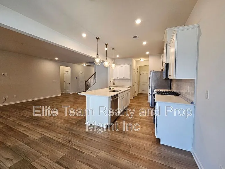 3108 Cheyney Park Dr — Photo 3