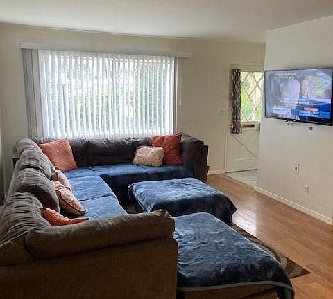 3rd image of 436 N Cerritos Ave
