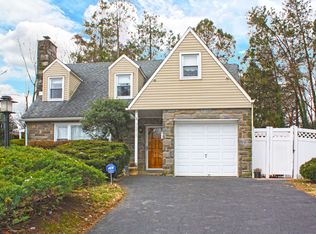 7311 Oak Lane Rd, Elkins Park, PA 19027