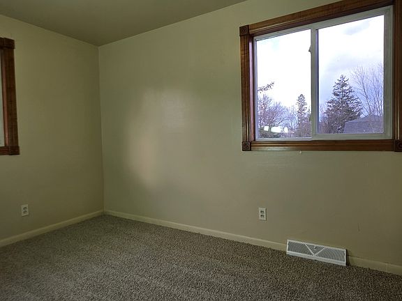 5th image of 1810 Oak St #4