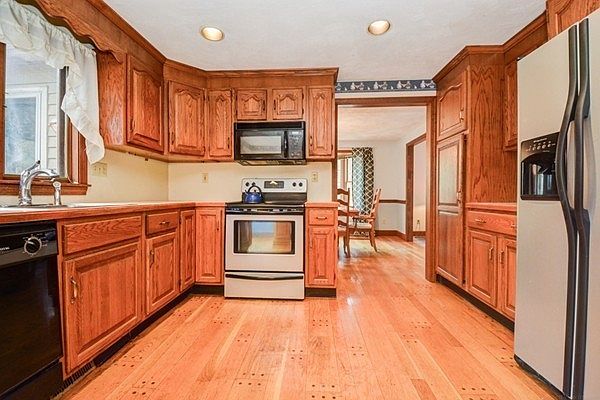 2nd image of 9 Heritage Rd