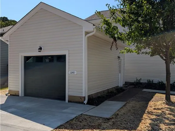 1341 Preserve Dr, Virginia Beach, VA 23451