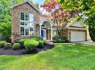 10 Wenden Ct, Bratenahl, OH 44108