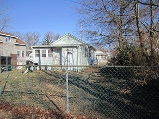 2nd image of 12 W New York Ave