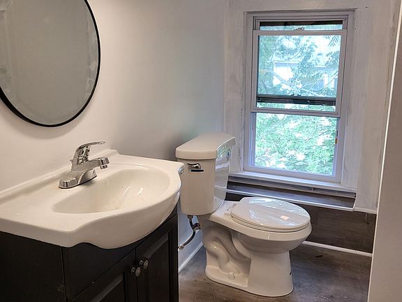 5th image of 777 Boulevard St #3