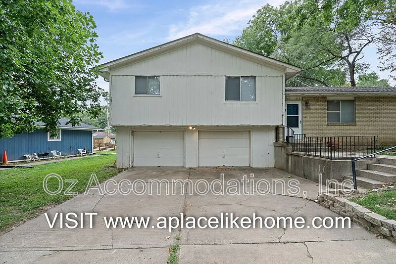 2 bed, 1.0 bath, 755 sqft, $1,050 — Photo 1