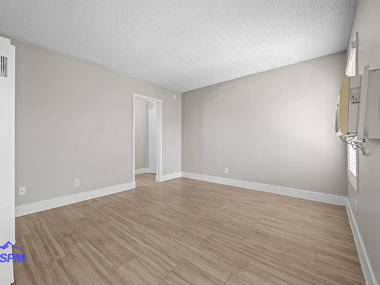 Willow Glen Apartments — Photo 13