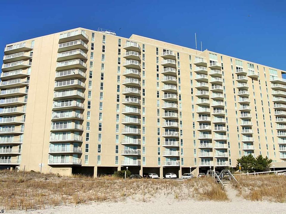 1st image of 921 Park Pl APT 405