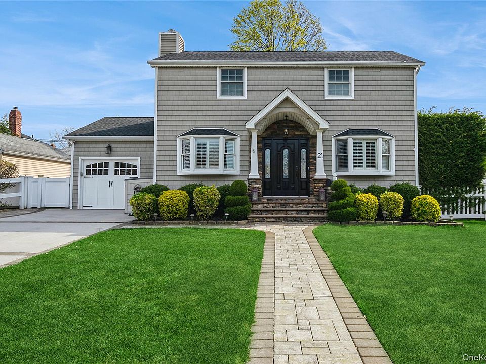 1st image of 21 Crest Road E