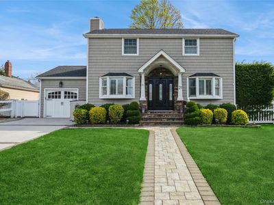 21 Crest Road E, North Merrick, NY, 11566