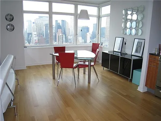Rented by Platinvm Property Group New York | media 7