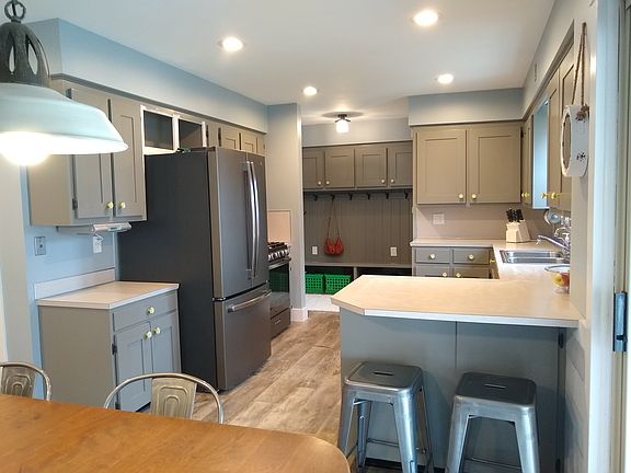 4th image of 6933 Mildred Ave SE