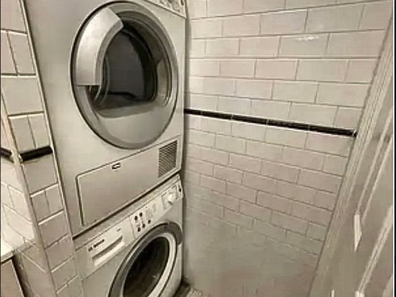 4th image of 172 Rivington St APT 1B