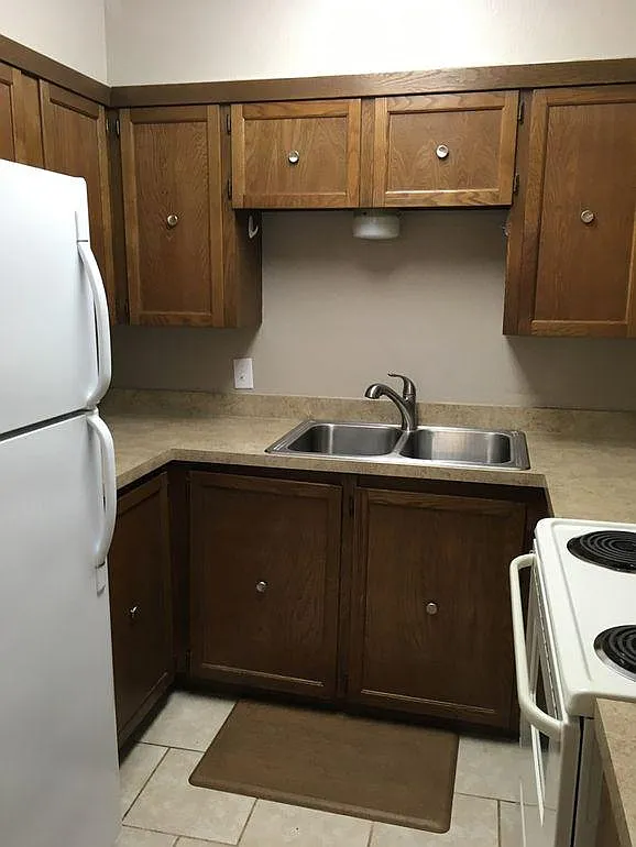 2 bed, 1.5 bath, 920 sqft, $1,350 — Photo 2