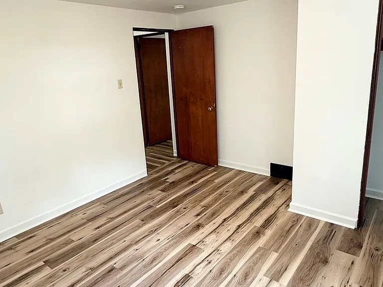 2121 Pioneer Avenue — Photo 9