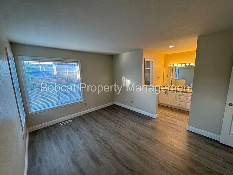 426 Springview Dr — Photo 18