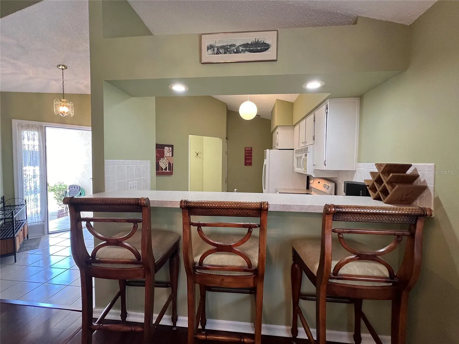 2 bed, 2.0 bath, 1061 sqft, $3,800 — Photo 3