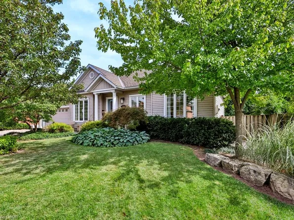 1332 Leighland Rd, Burlington, ON L7R 3S7