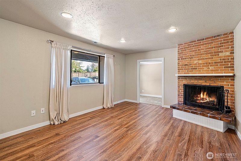 2nd image of 4708 Alameda Avenue W