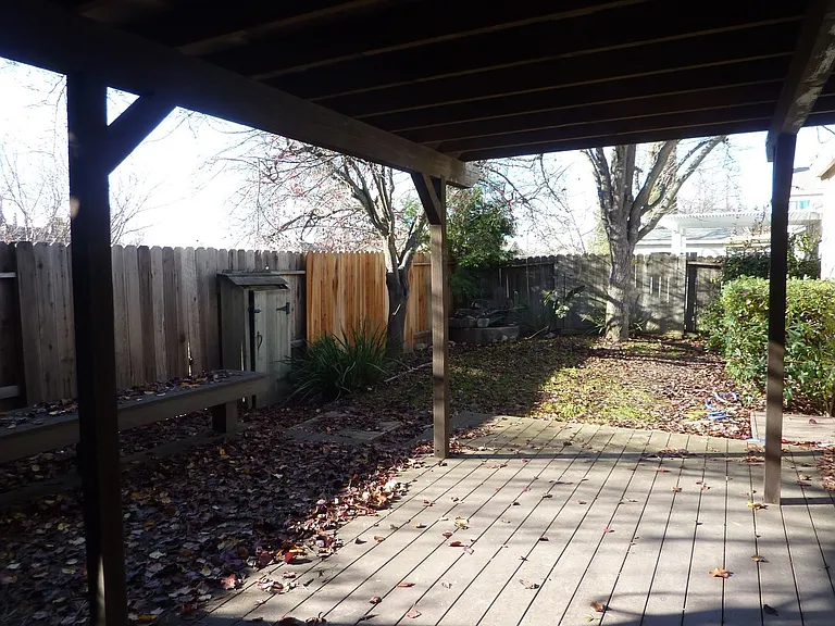 140 Oxburough Dr — Photo 5