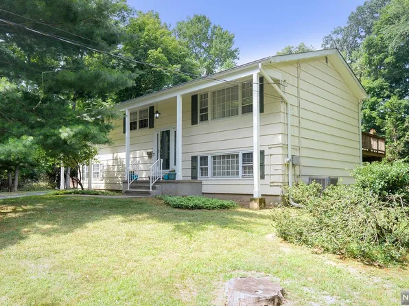 309 Mason Ave, Wyckoff, NJ 07481