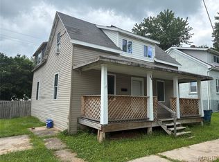 601 8th St, Highland, IL 62249