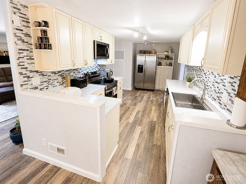 5th image of 37337 2nd Avenue SW