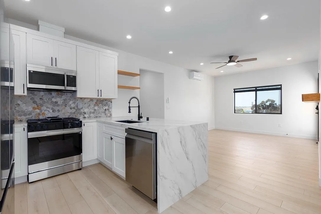 2421 Chicago St — Photo 3