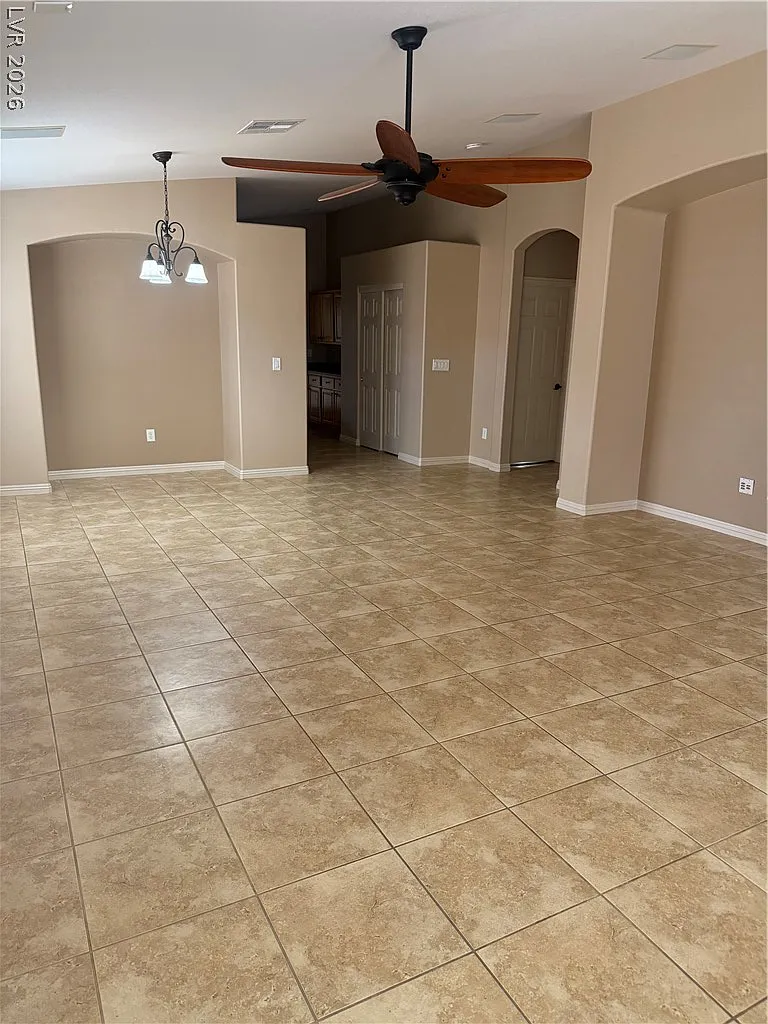4 bed, 3.0 bath, 1672 sqft, $2,050 — Photo 3