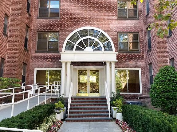 2nd image of 2190 Brigham St # 4a Fl 4