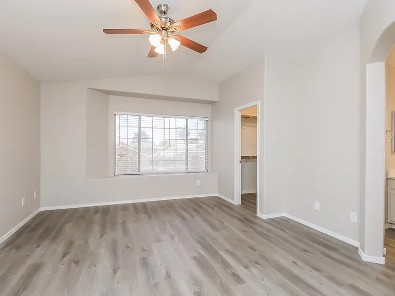 1036 W Olive Ave — Photo 12