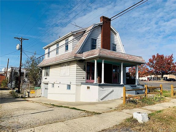 3rd image of 2135 Parkhill Dr