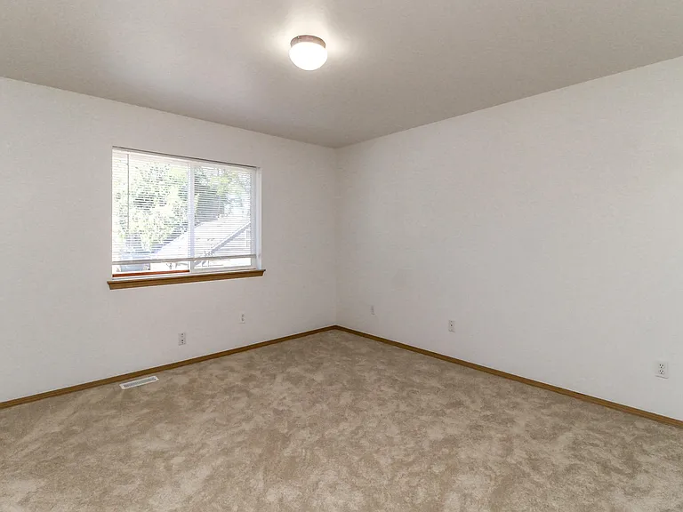 3307 S 43rd St — Photo 21