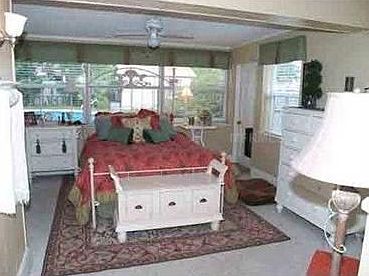 4th image of 647 Carvell Dr