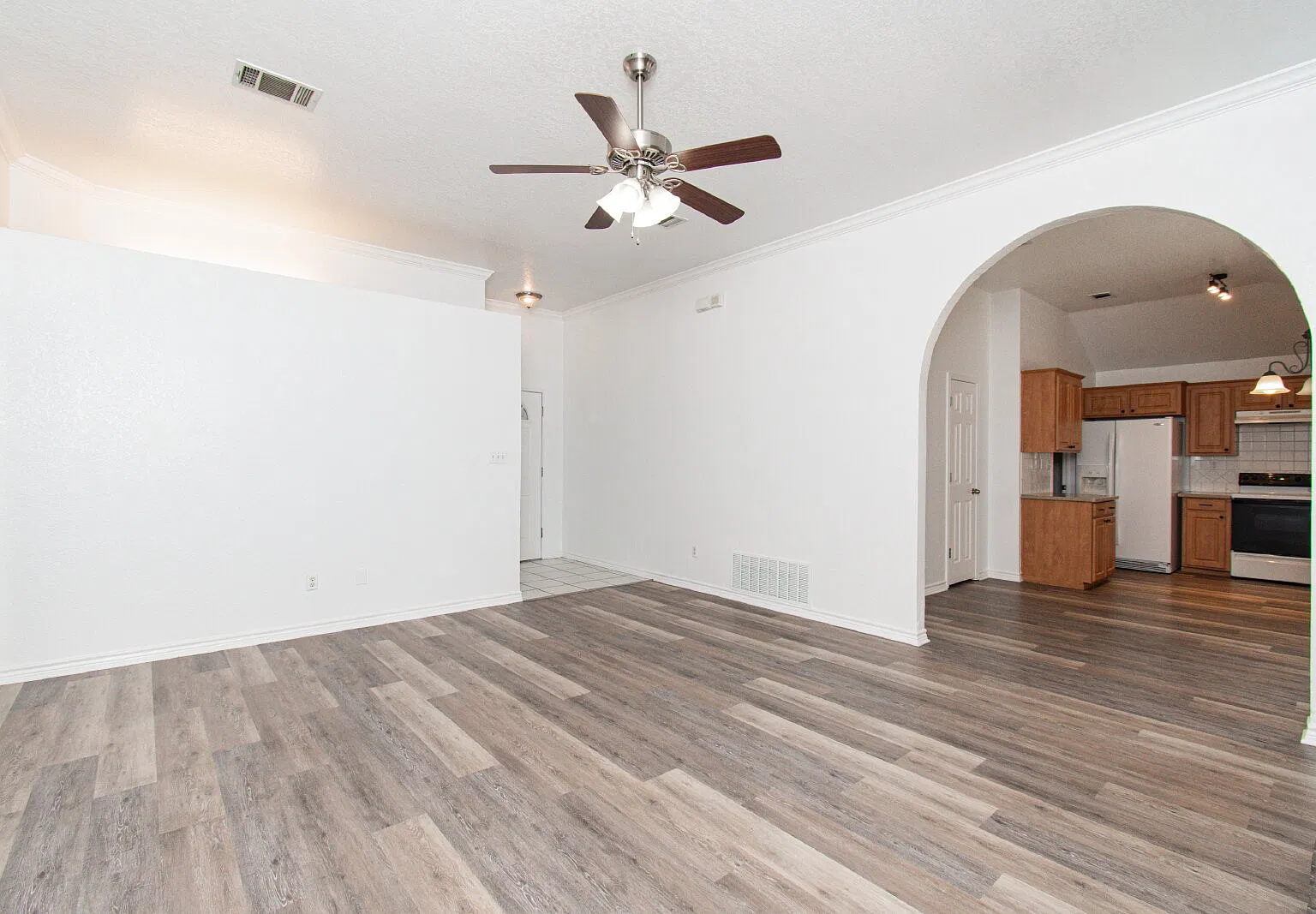 3 bed, 2.0 bath, 1337 sqft, $1,350 — Photo 4