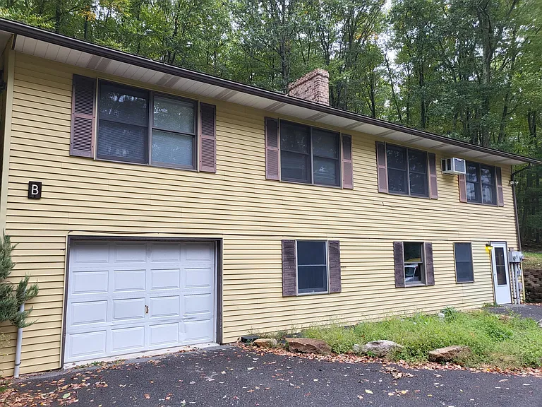 31 Greenhouse Ln #24B — Photo 1