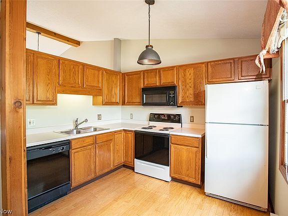4th image of 900 Amherst Ln #M-50