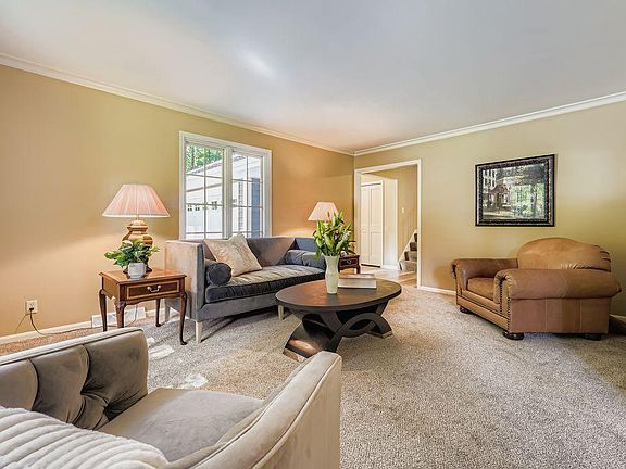 4th image of 3900 Hillcrest Way