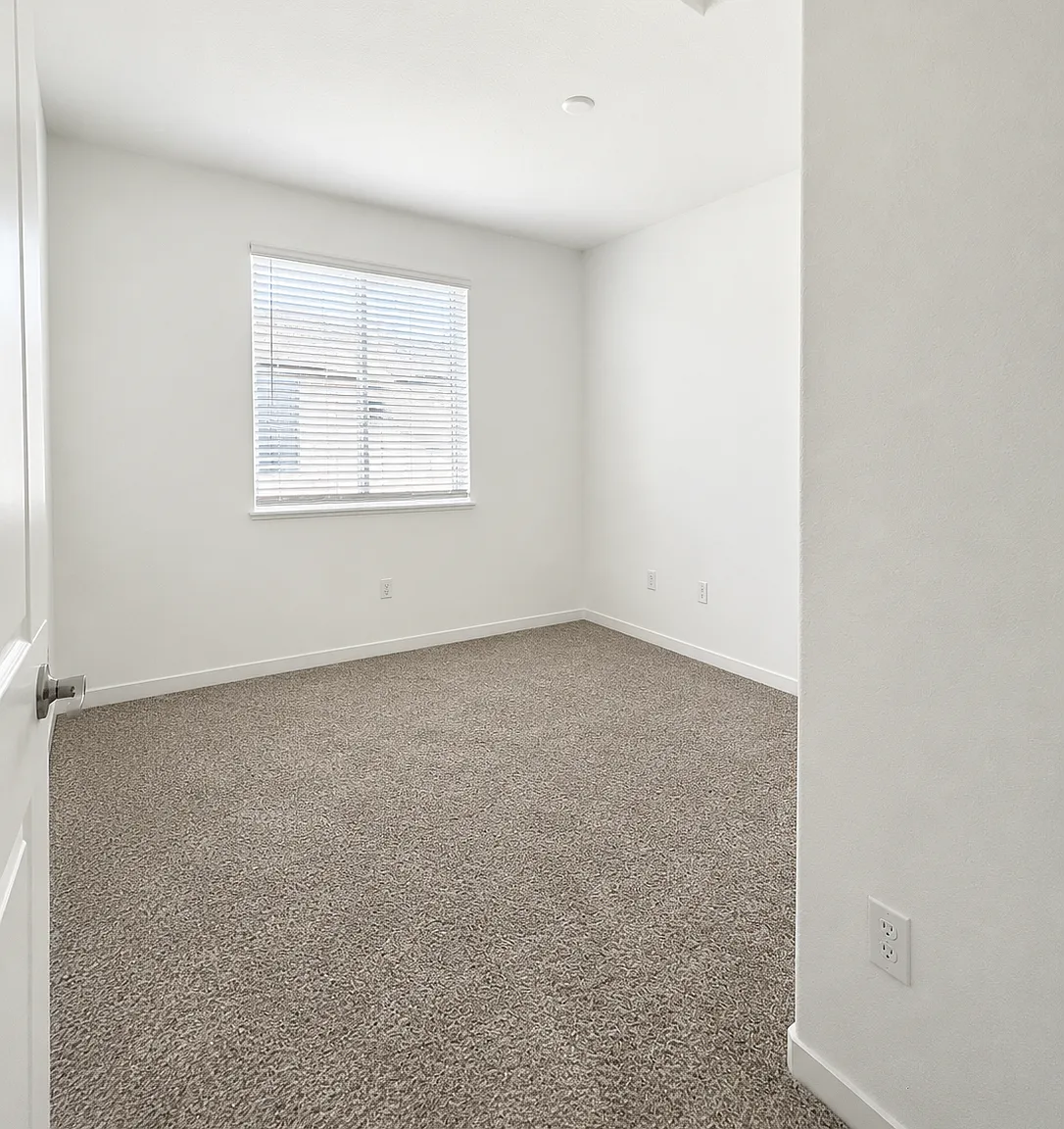 1 bed, 742 sqft, $2,300 — Photo 3