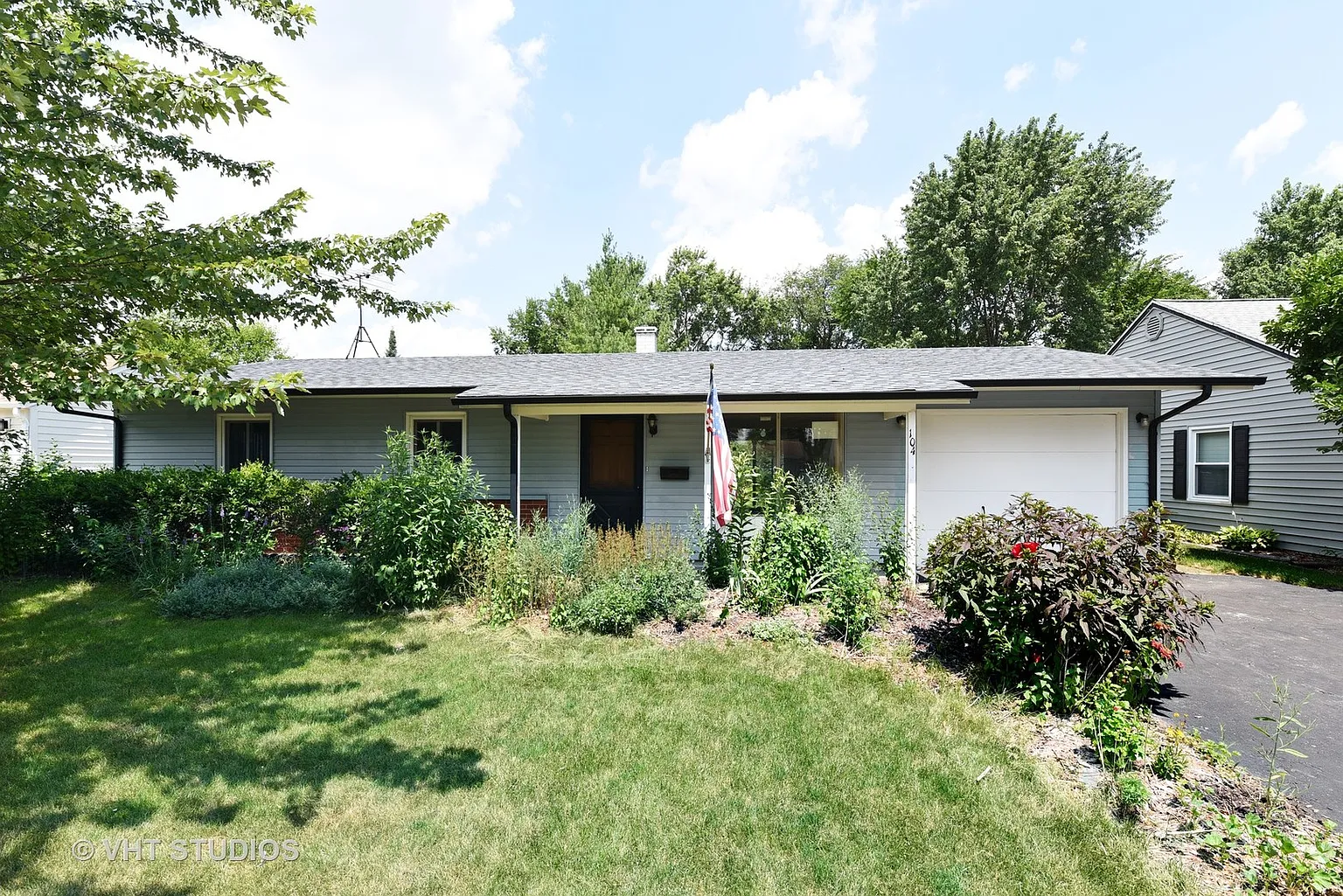 104 E Briarwood Dr photo 1