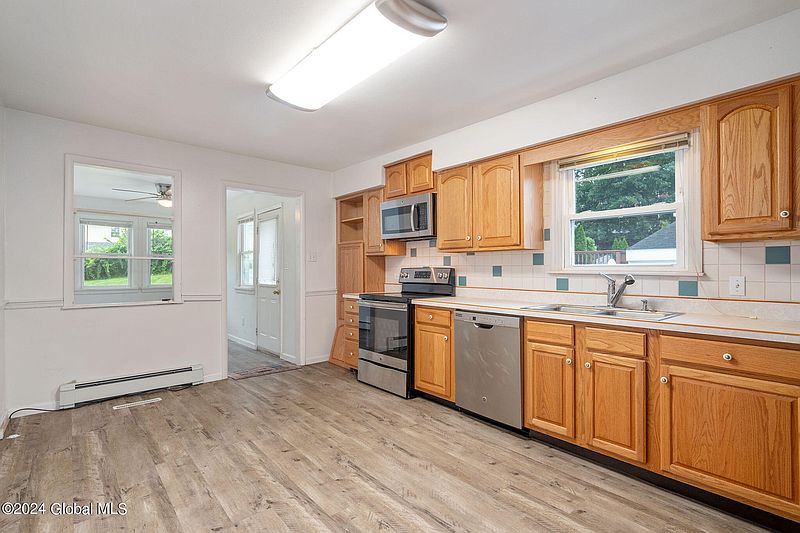 5th image of 58 Glenwood Street