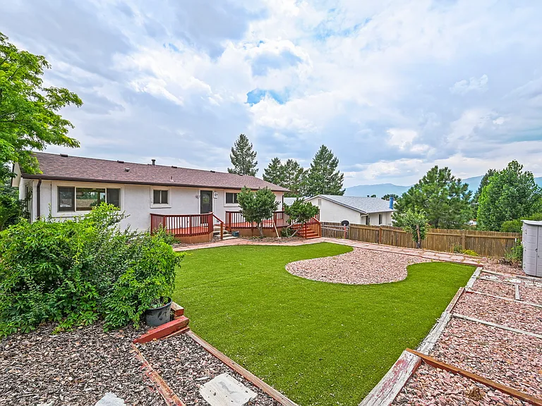 3018 Roche Dr N — Photo 35