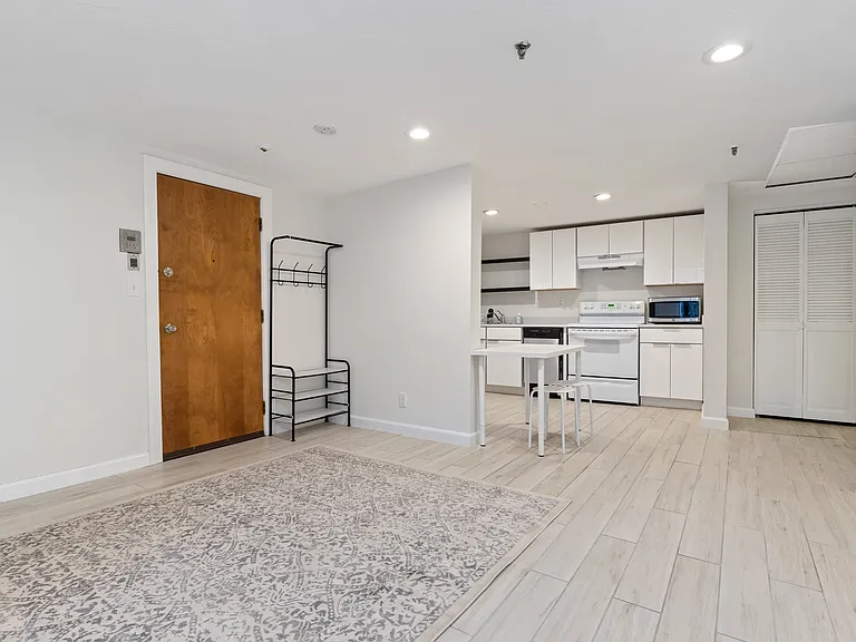 1427 Commonwealth Ave #102 — Photo 2