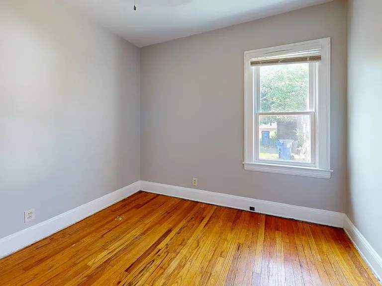18908 Cherokee Ave — Photo 2