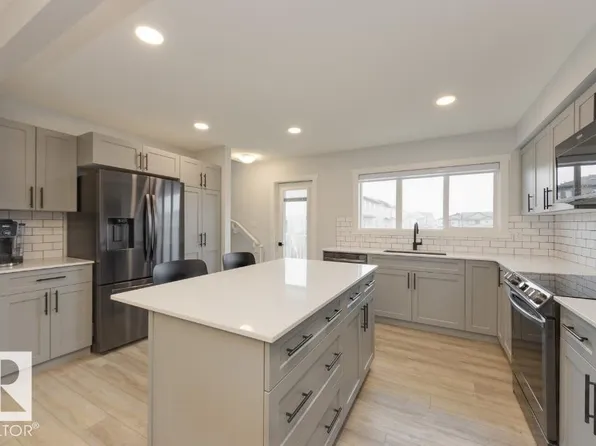 19620 27th Ave NW, Edmonton, AB T6M 0X2