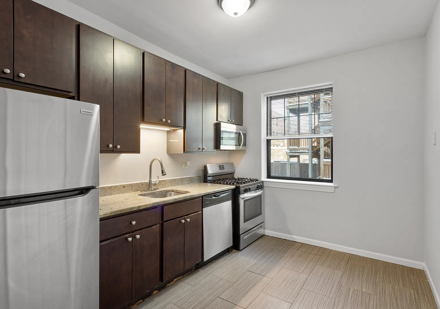 3 bed, 1.5 bath, 1156 sqft, $2,447 — Photo 4